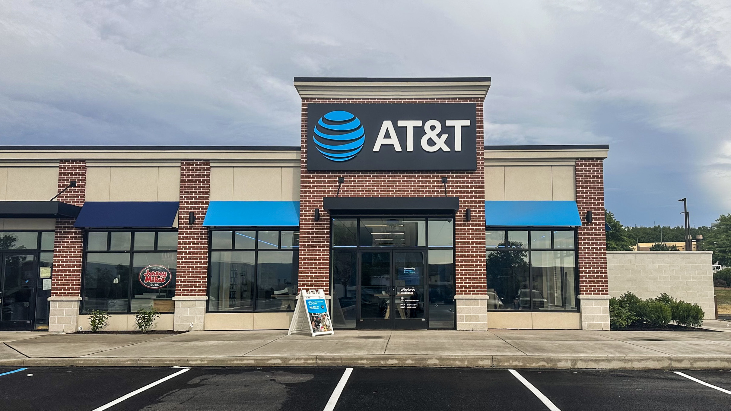 AT&T Moosic Cell Phones, Wireless Plans & Accessories 15 Radcliffe