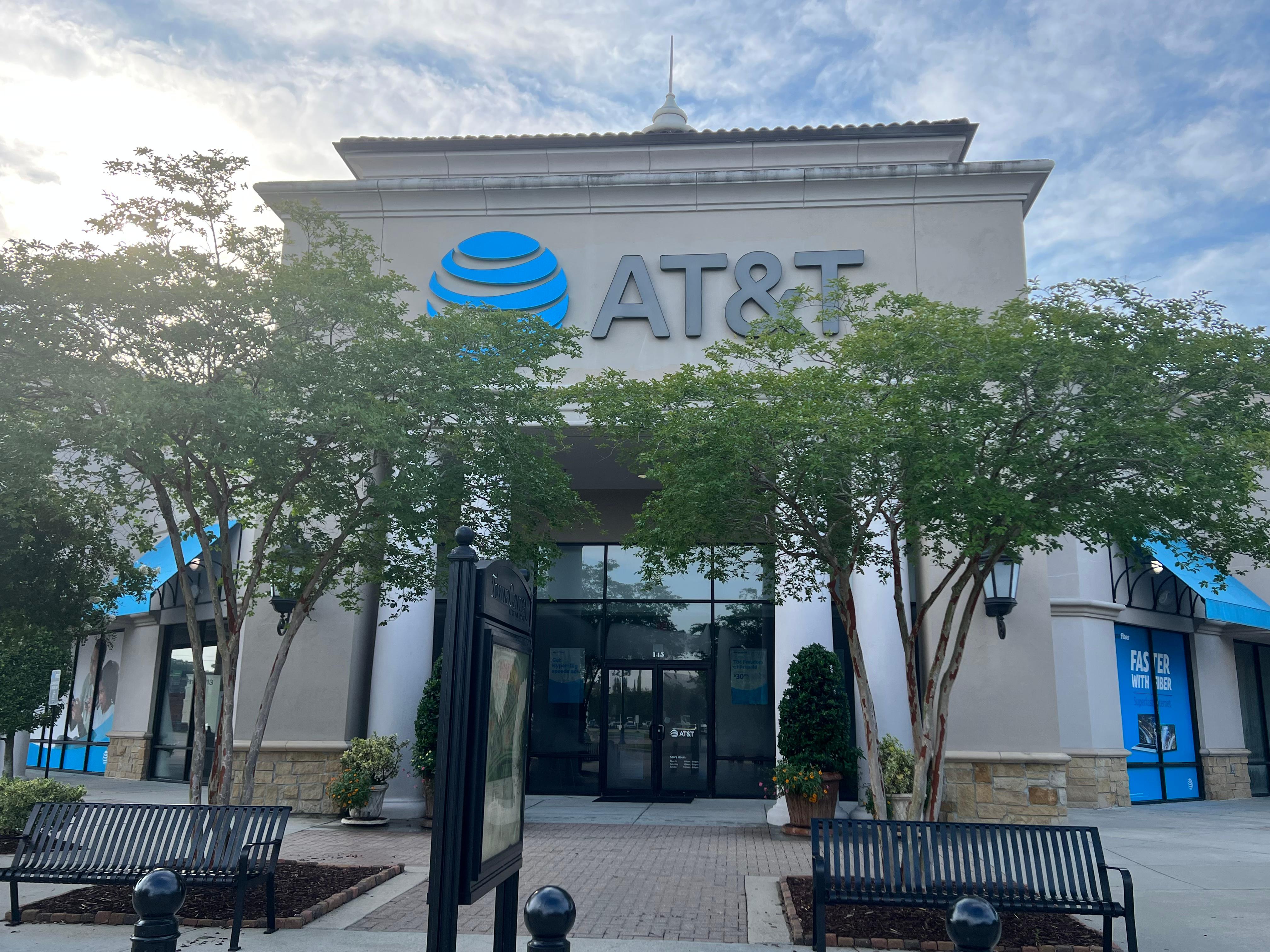 AT&T Towne Center Cell Phones, Wireless Plans & Accessories 7539 Corporate Blvd, Baton Rouge