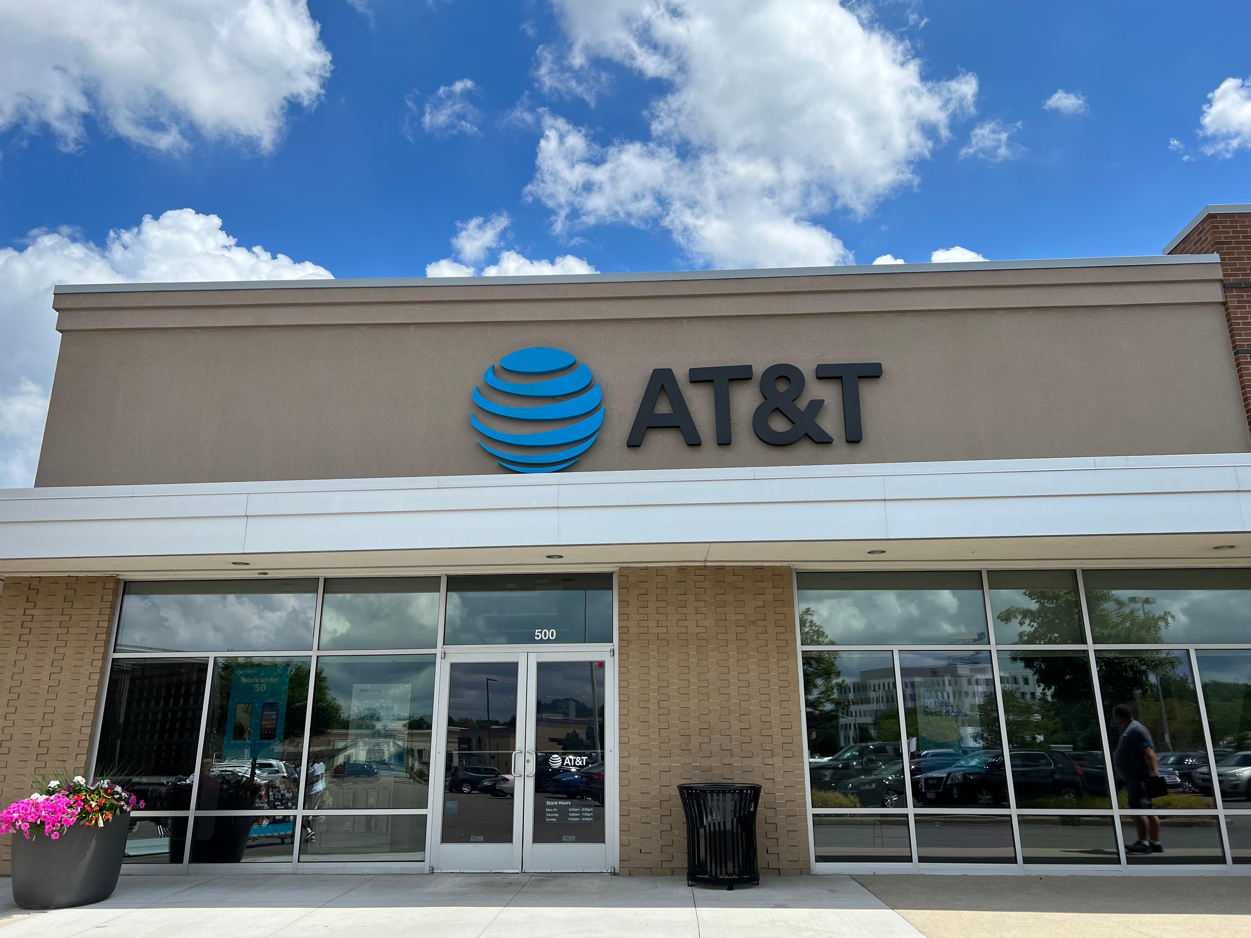 AT&T Glendale Town Center Mall Cell Phones, Wireless Plans