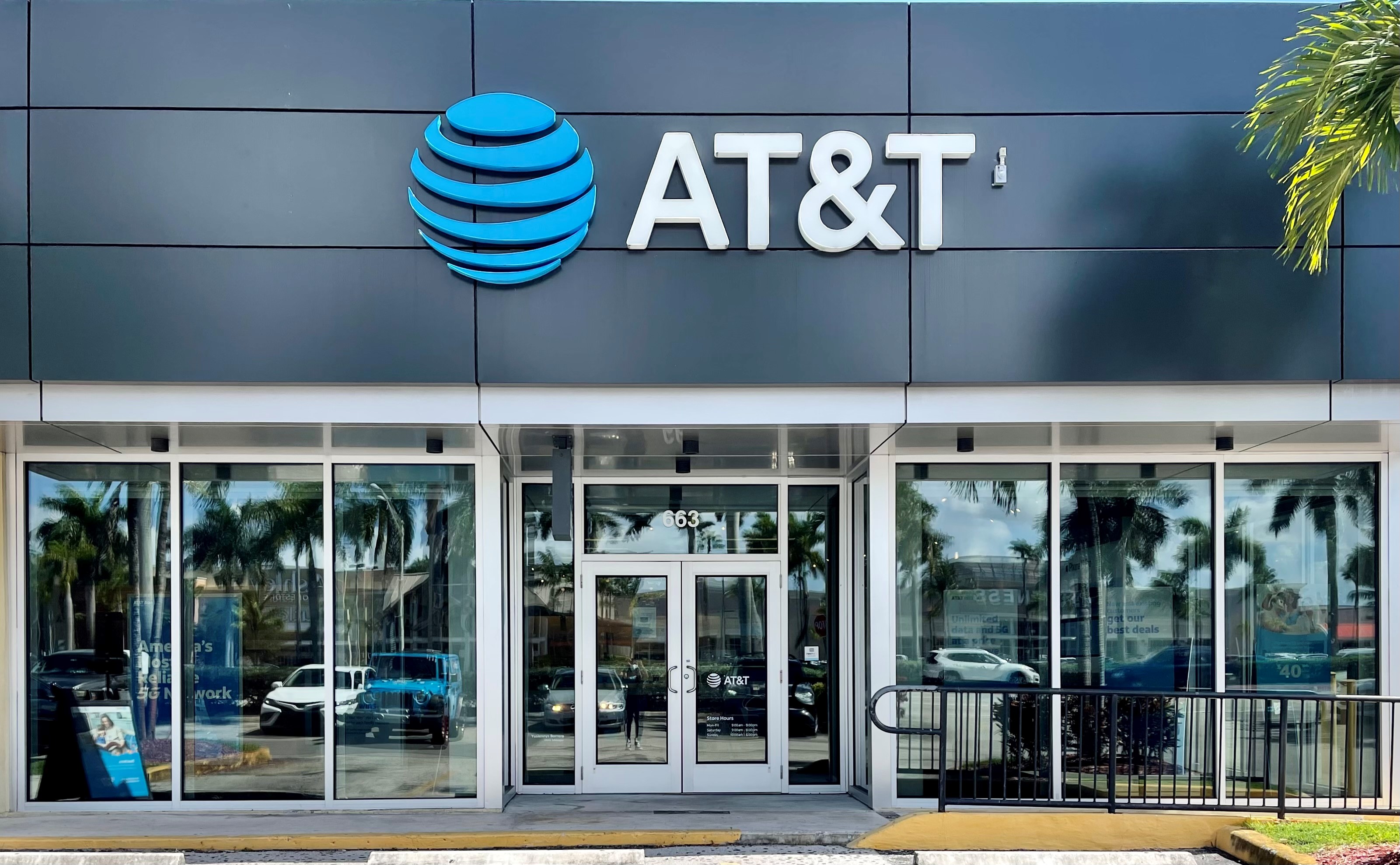 AT T Palm Springs Mile Cell Phones Wireless Plans Accessories