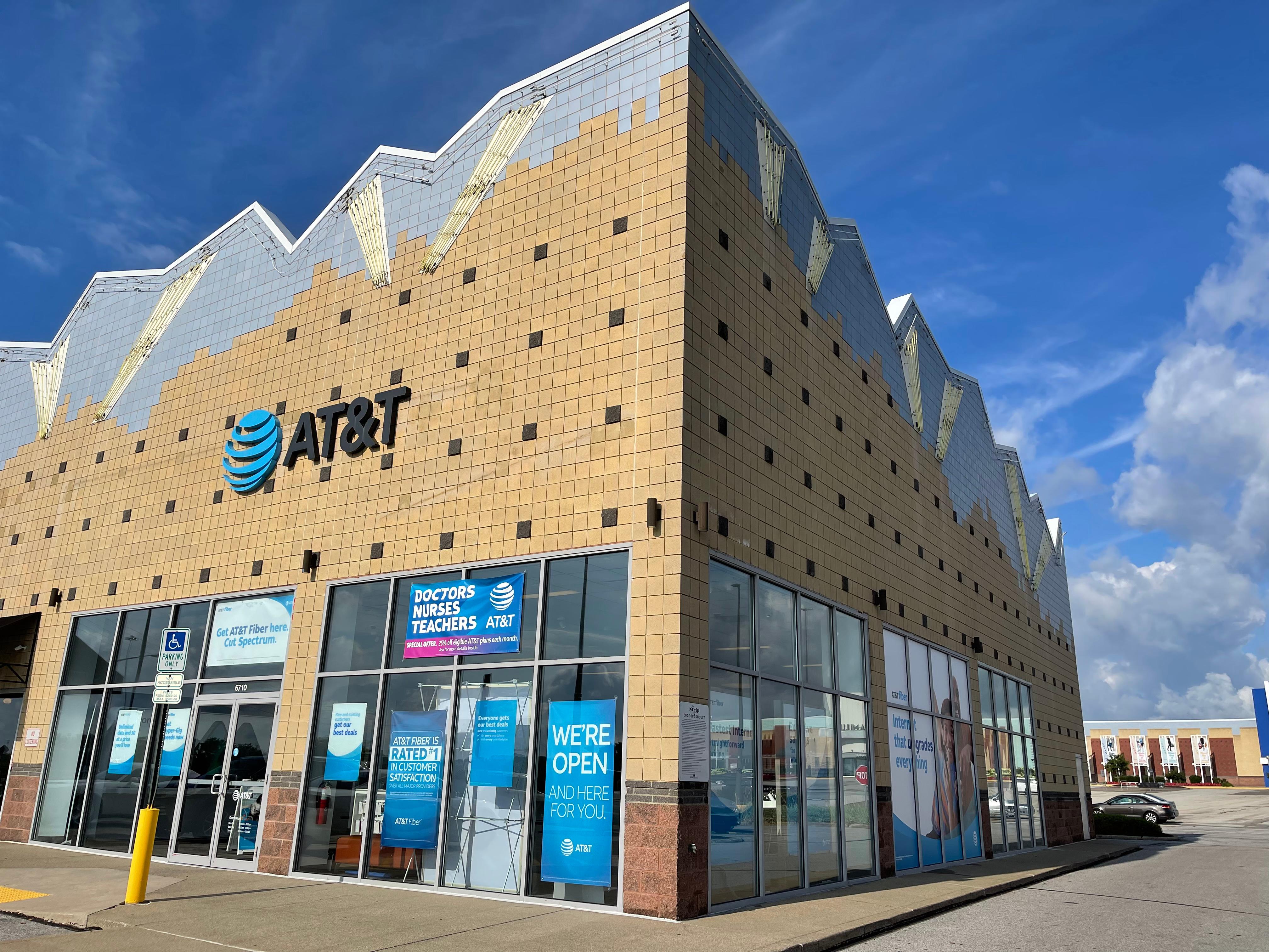 AT&T The Strip Cell Phones, Wireless Plans & Accessories 6710 Strip