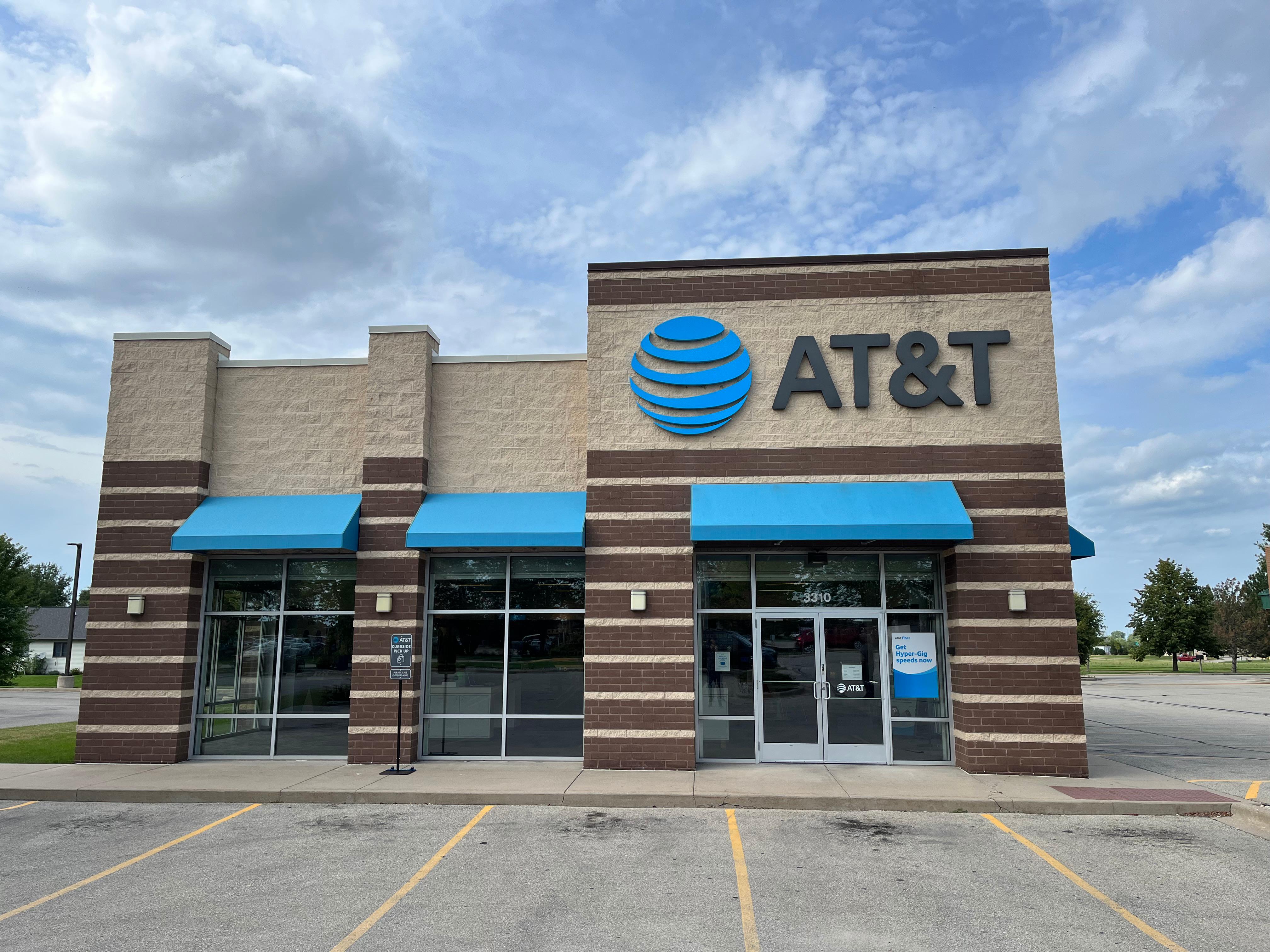 AT&T Calumet Street Cell Phones, Wireless Plans & Accessories 3310