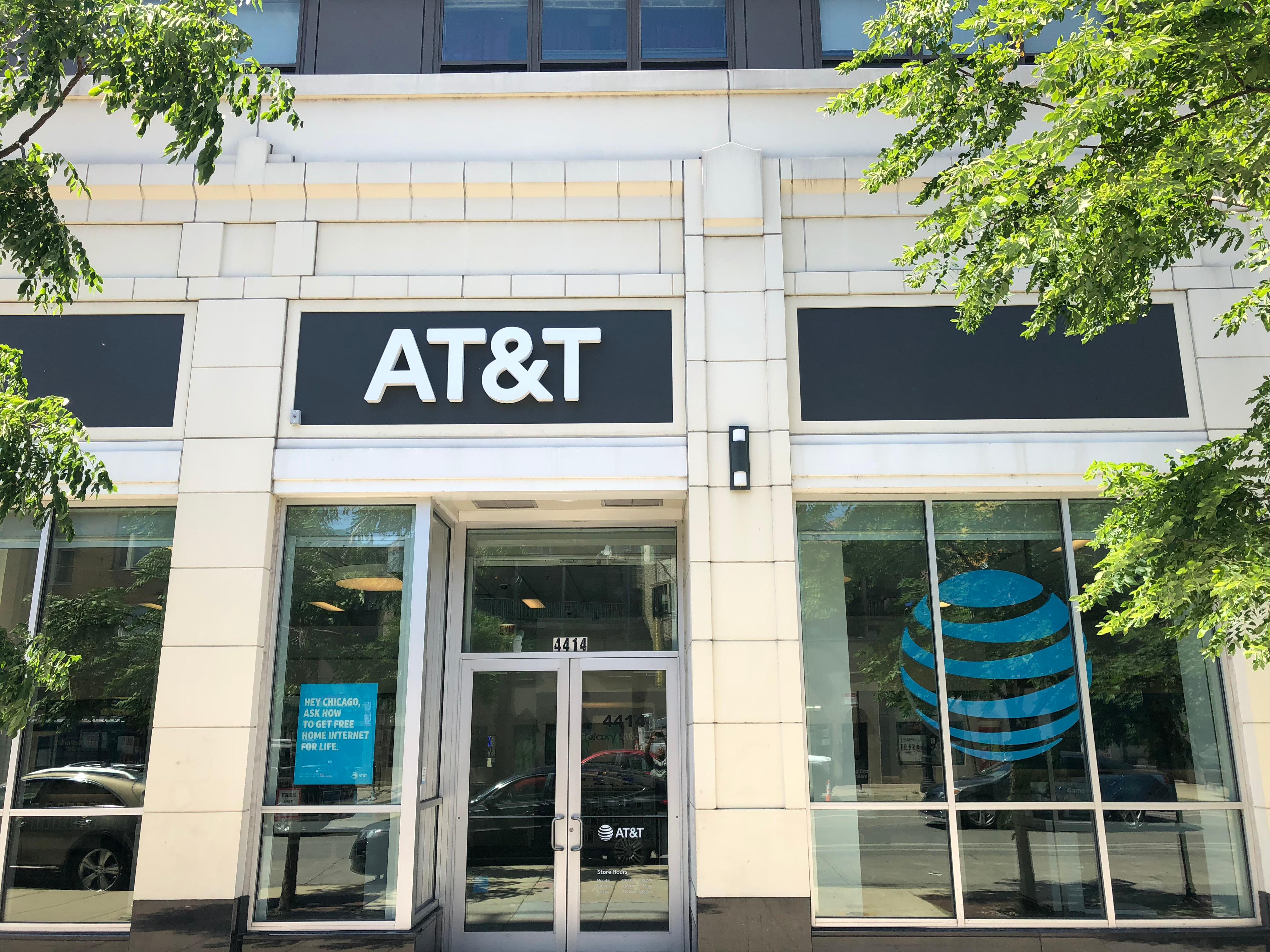 AT&T Chicago Wilson Yards | Cell Phones, Wireless Plans & Accessories ...
